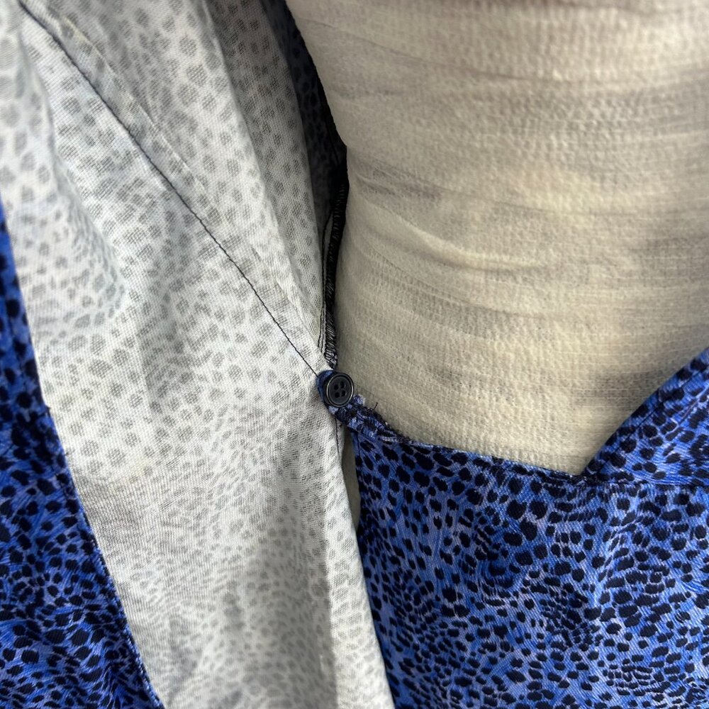 NWOT Pretty blue/black print wrap dress, 6 - Picture 4 of 12